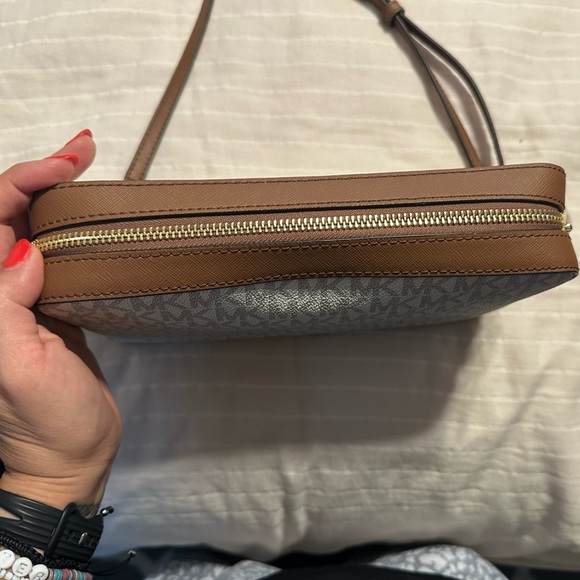 MICHAEL KORS-Jet Set Printed Logo Crossbody - Picture 4 of 5